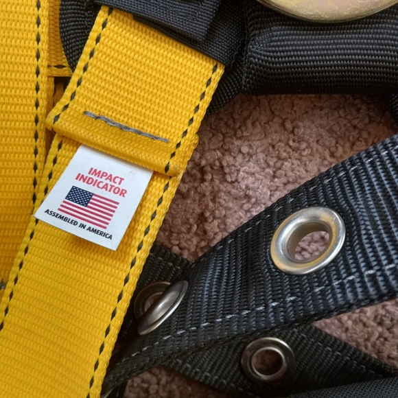 Fall arrest harness - Picture 5 of 6